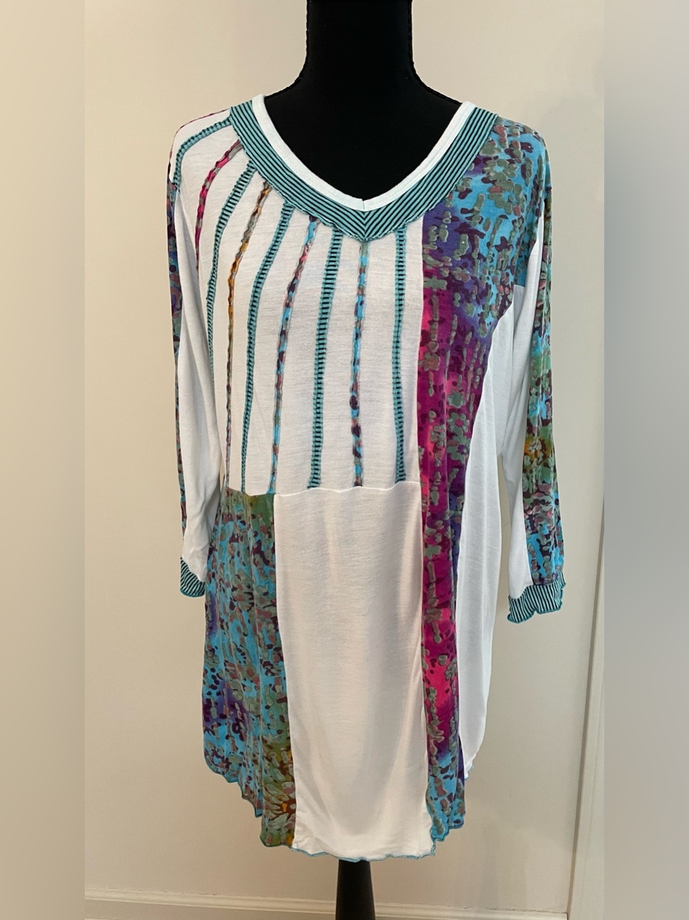 Parsley & Sage Art to Wear White Tunic with Teal, Purple, & Blue Boho Artsy, L